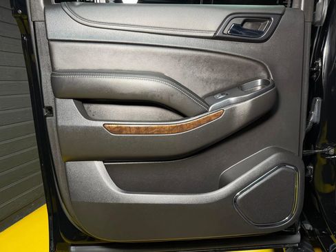 Used 2020 Chevrolet Suburban LT w/ Luxury Package AWD/4WD image 23