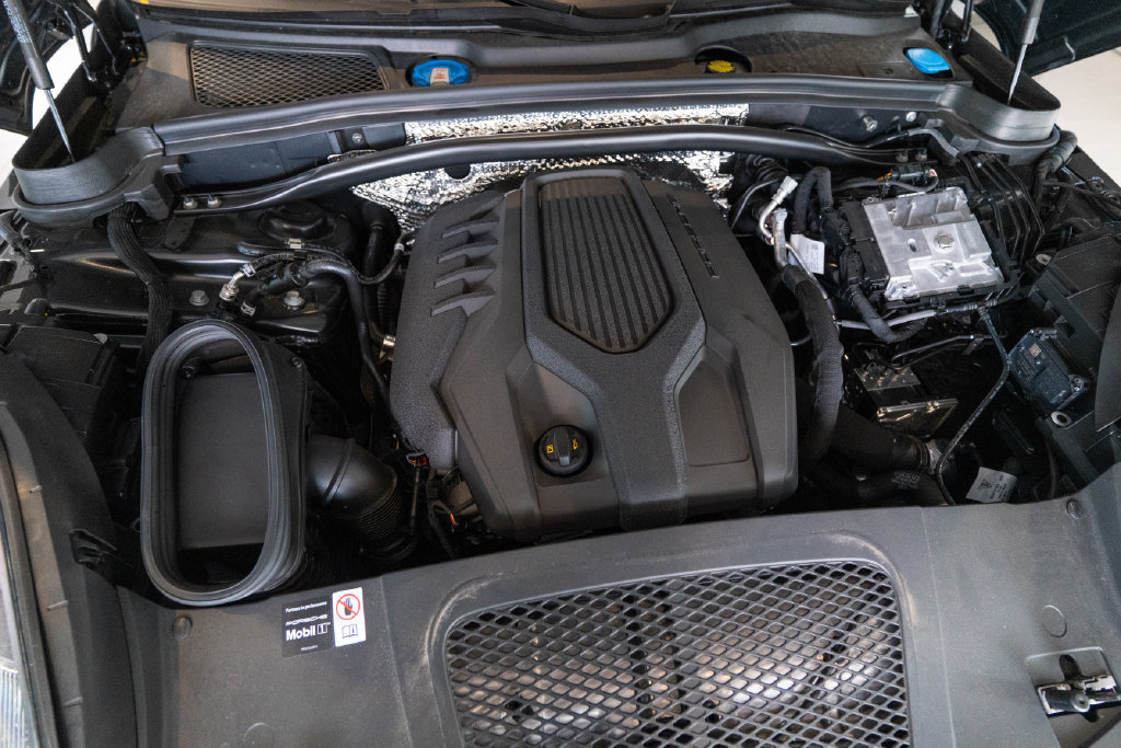 Certified 2026 Porsche Macan AWD/4WD image 41