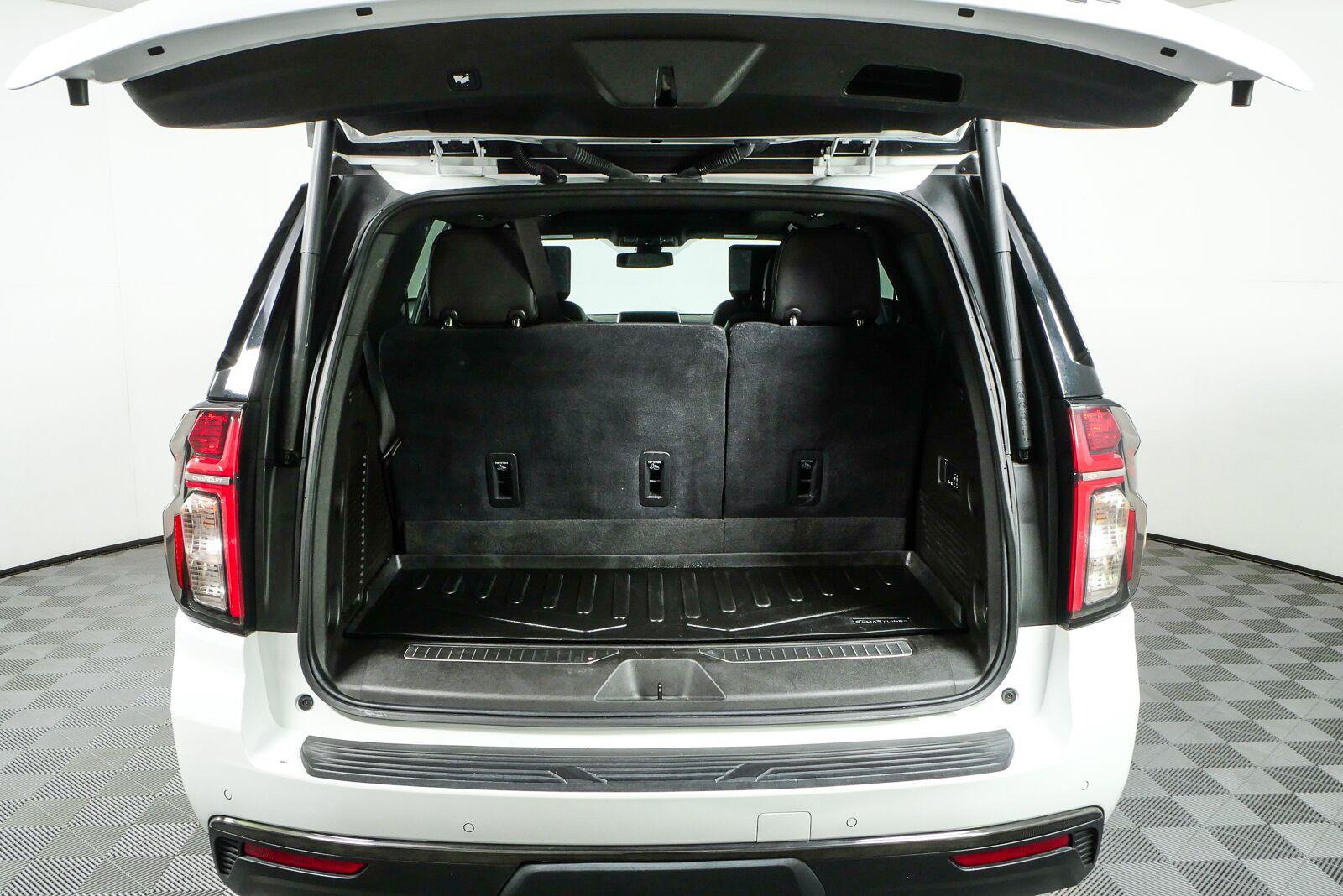 Used 2021 Chevrolet Tahoe RST w/ Luxury Package RWD image 34