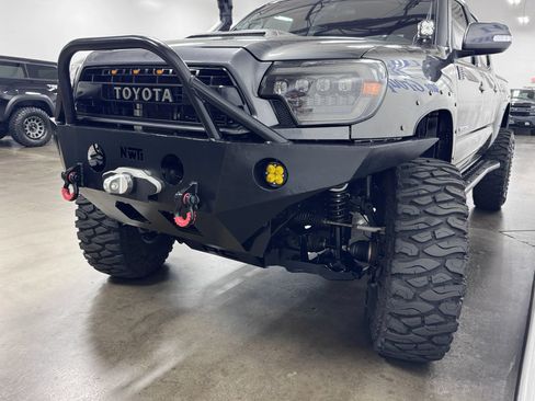 Used 2014 Toyota Tacoma 4x4 Double Cab w/ TRD Sport Package image 21