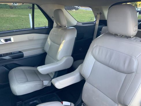 Used 2020 Ford Explorer Limited w/ Class III Trailer Tow Package image 12