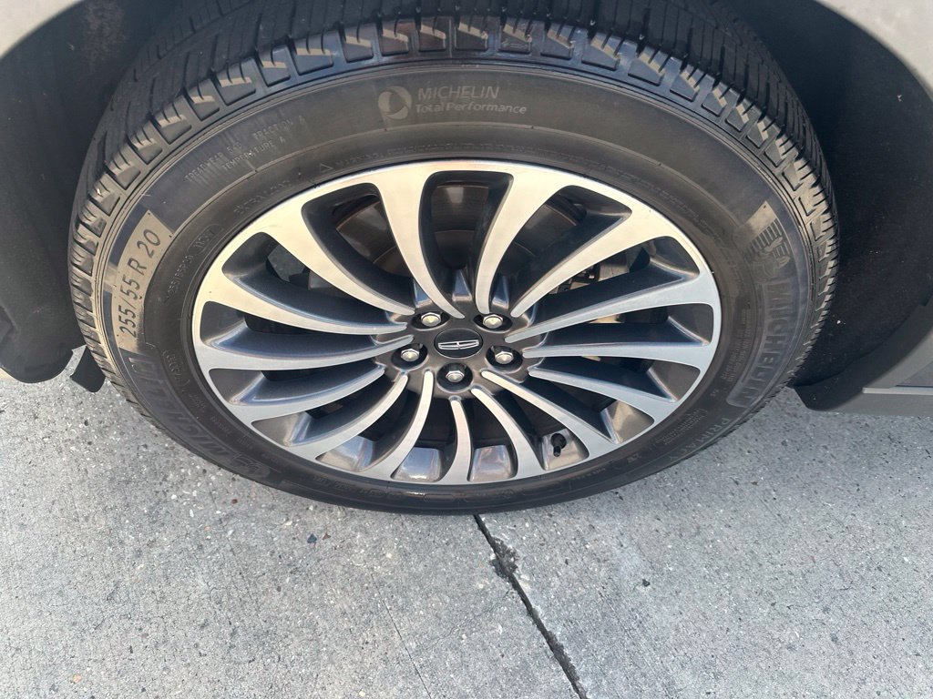 Used 2020 Lincoln Aviator Reserve w/ Equipment Group 201A RWD image 8