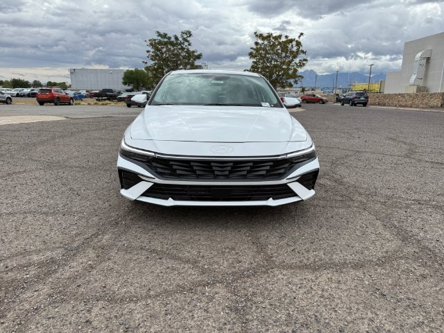 Used 2025 Hyundai Elantra Limited FWD image 2