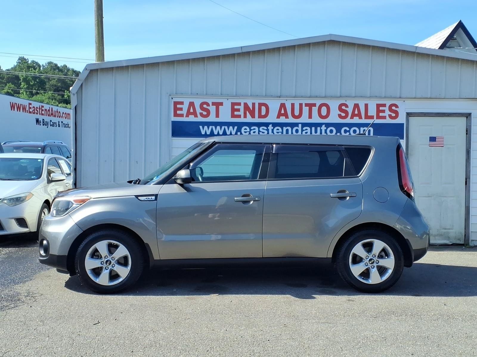 Used 2017 Kia Soul FWD image 2