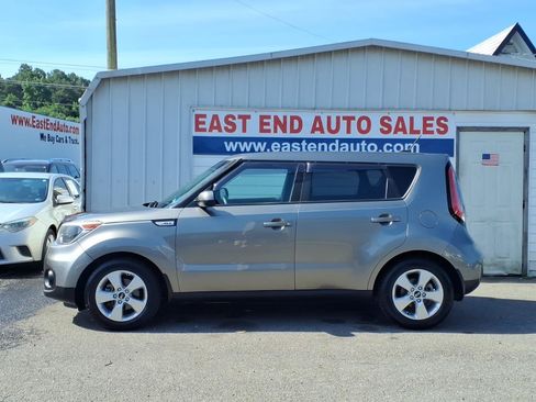 Used 2017 Kia Soul FWD image 2
