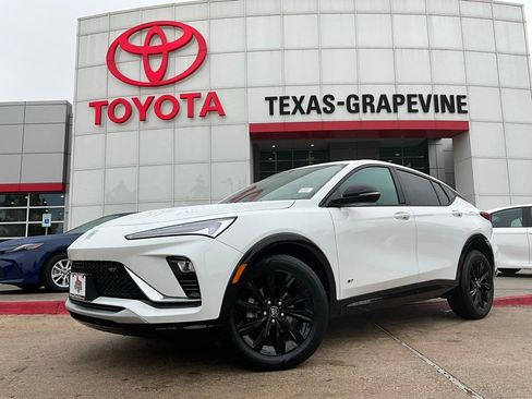 Used 2025 Buick Envista Sport Touring image 2