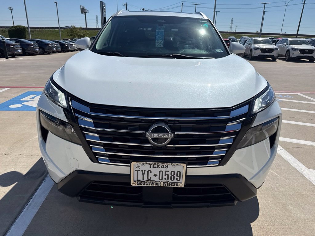 Used 2024 Nissan Rogue SV w/ SV Premium Package FWD image 2