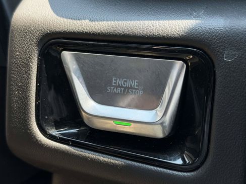 Used 2025 GMC Yukon XL AT4 w/ AT4 Premium Package AWD/4WD image 18