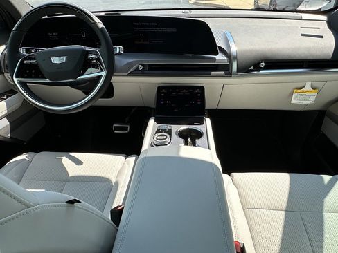 New 2026 Cadillac Vistiq Sport image 10