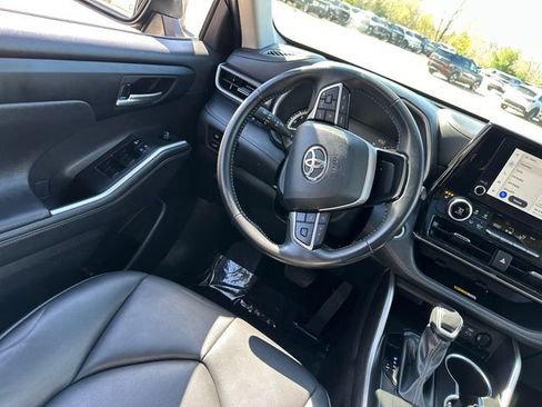 Certified 2024 Toyota Highlander XLE AWD/4WD image 26