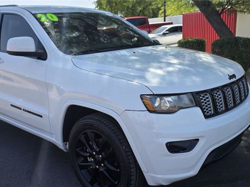 Used 2020 Jeep Grand Cherokee Altitude RWD image 3