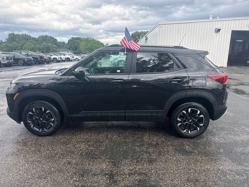 Used 2021 Chevrolet TrailBlazer LT w/ Premium Seating Package AWD/4WD image 2
