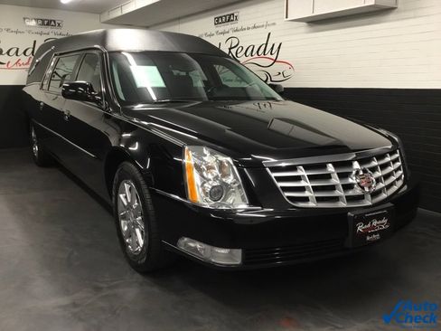 Used 2011 Cadillac DTS Base image 3