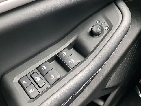Used 2023 Jeep Grand Cherokee L Limited AWD/4WD image 36