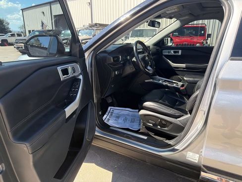 Used 2021 Ford Explorer Limited w/ Equipment Group 301A AWD/4WD image 10