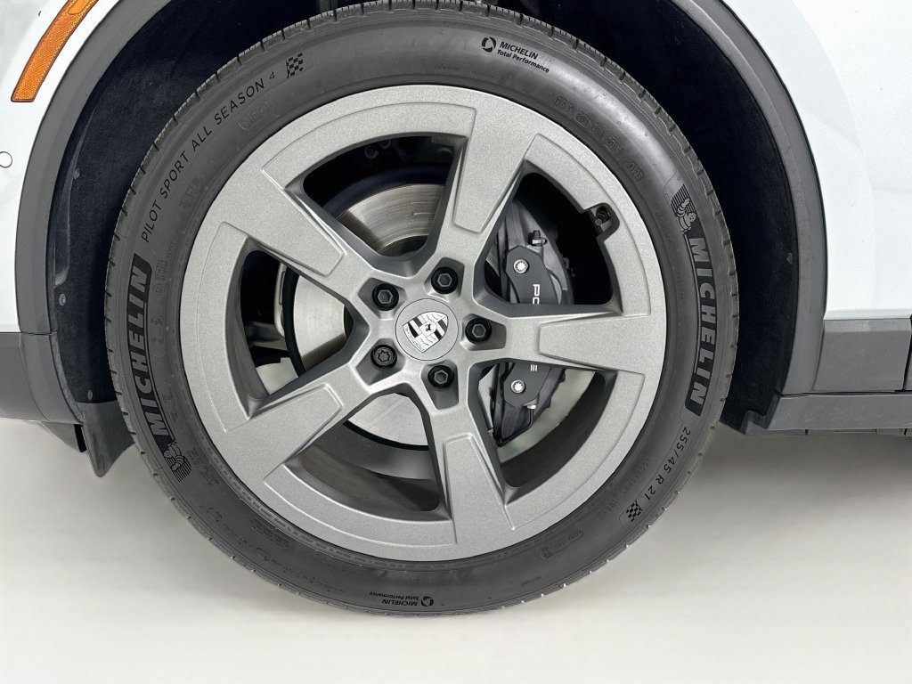 Certified 2025 Porsche Macan Electric RWD image 11