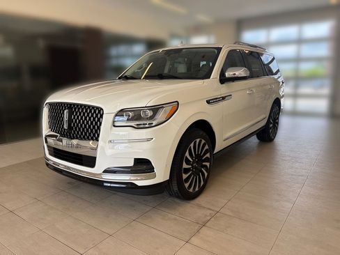 Certified 2024 Lincoln Navigator Black Label AWD/4WD image 4
