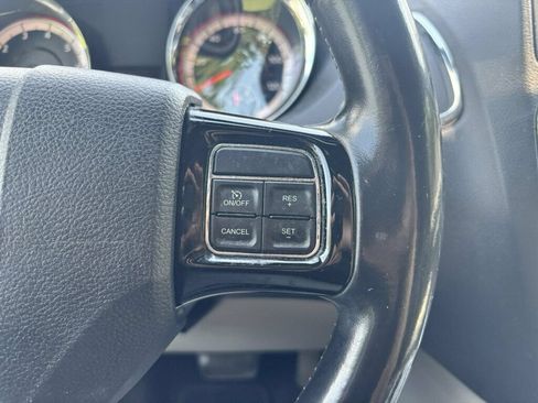 Used 2019 Dodge Grand Caravan SXT FWD image 30