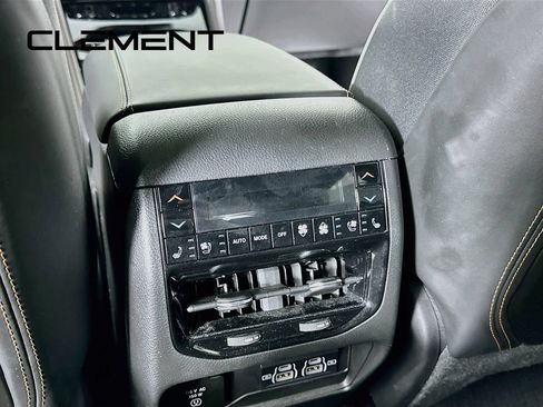 Used 2023 Jeep Grand Cherokee Summit AWD/4WD image 34
