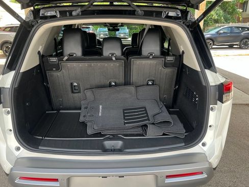 Certified 2024 Nissan Pathfinder Platinum AWD/4WD image 12