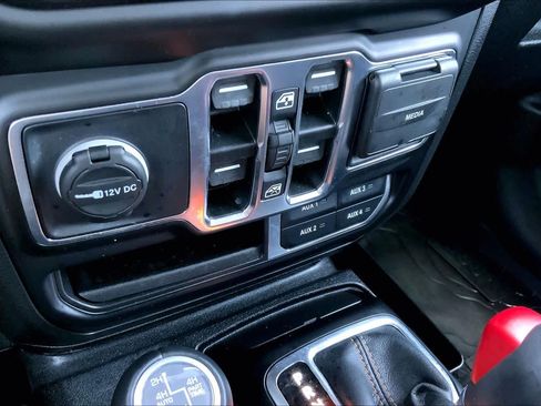 Used 2022 Jeep Wrangler Unlimited Sahara AWD/4WD image 31