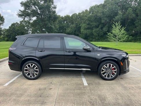 Certified 2023 Cadillac XT6 Sport w/ Platinum Package AWD/4WD image 9