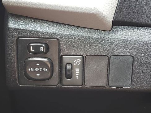 Used 2016 Toyota Corolla LE FWD image 19