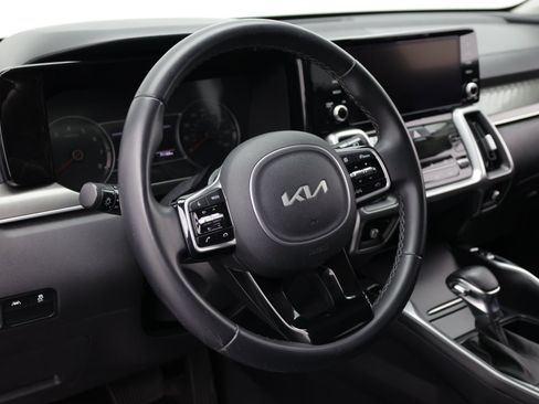 Used 2022 Kia Sorento S FWD image 11