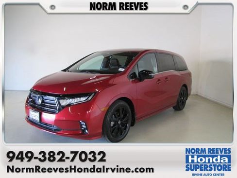 Used 2023 Honda Odyssey Sport image 1