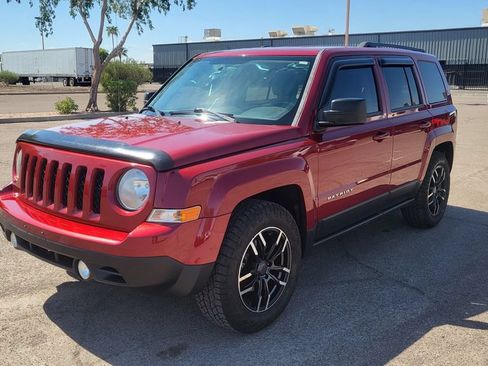 Used 2014 Jeep Patriot Latitude FWD image 4