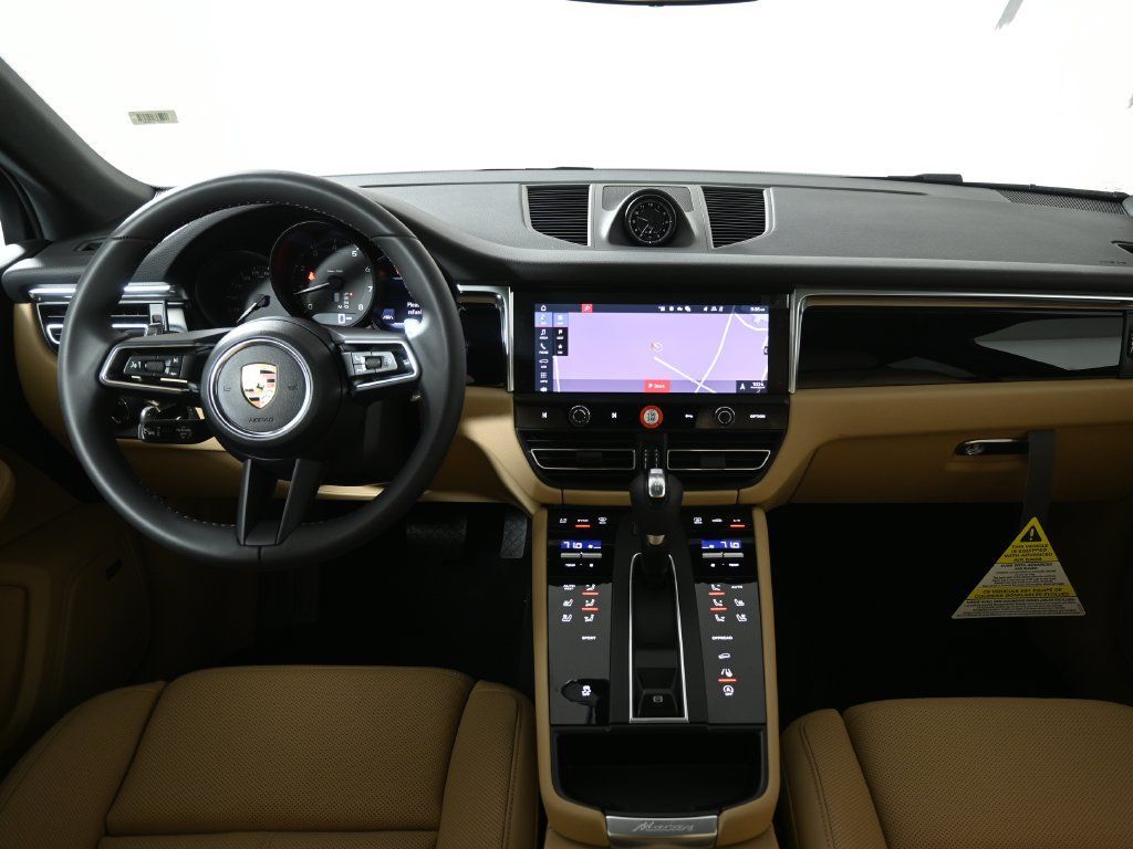 Used 2026 Porsche Macan AWD/4WD image 16