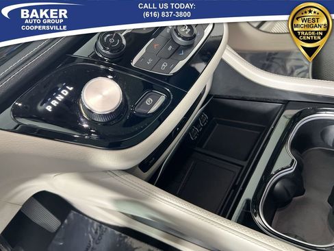 Used 2021 Chrysler Pacifica Limited w/ Uconnect Theater Family Group image 17