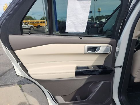 Used 2022 Ford Explorer Platinum w/ Technology Package image 26