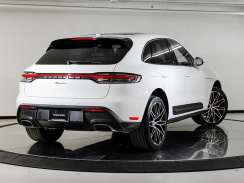 Certified 2025 Porsche Macan image 7