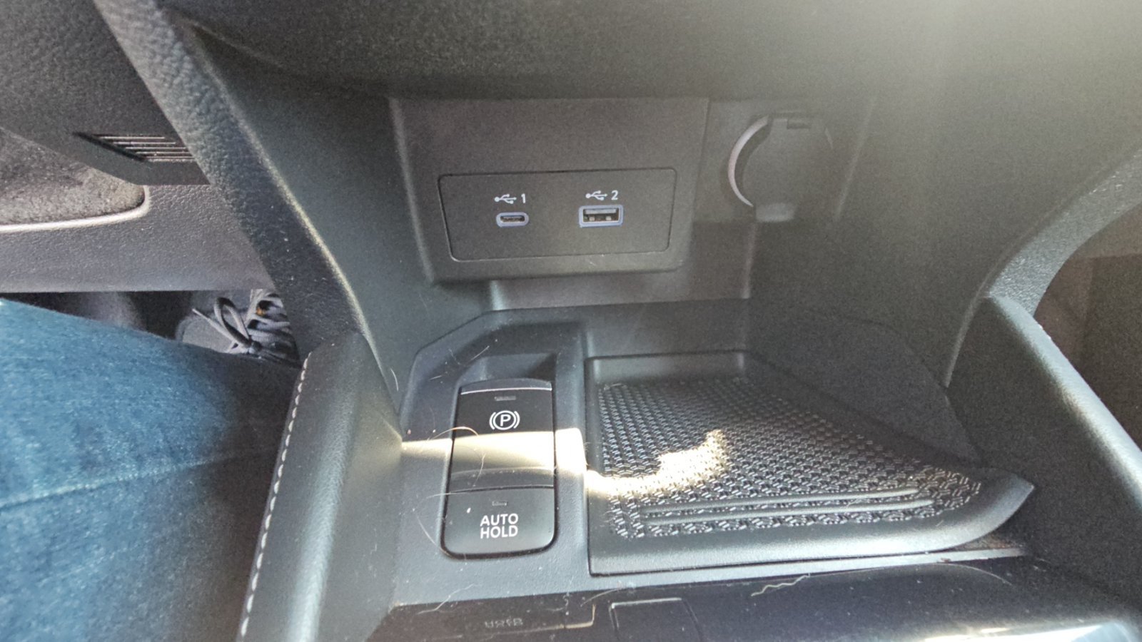Used 2023 Nissan Kicks SR FWD image 19