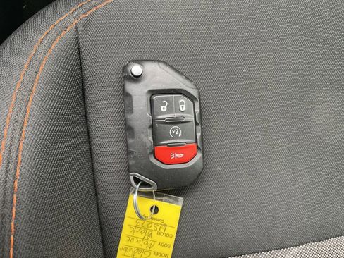 Used 2021 Jeep Gladiator Mojave w/ Cold Weather Group image 23