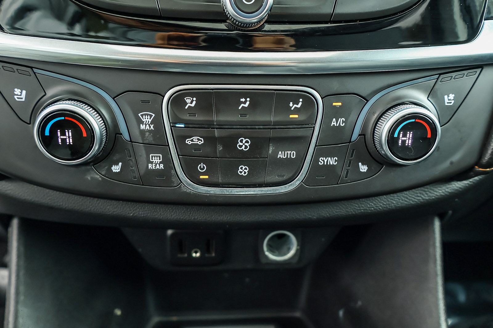 Used 2019 Chevrolet Traverse Premier w/ Redline Edition FWD image 7