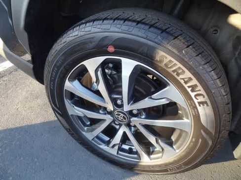 Certified 2025 Toyota Corolla Cross XLE FWD image 17