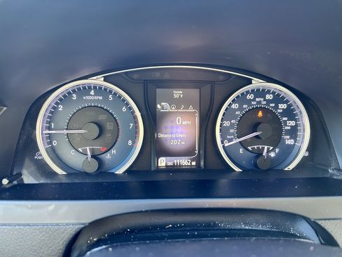 Used 2016 Toyota Camry XLE image 7