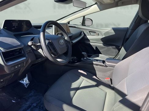 Used 2024 Toyota Prius LE FWD image 9