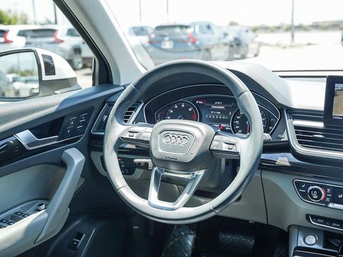 Used 2019 Audi Q5 Premium w/ Convenience Package image 15