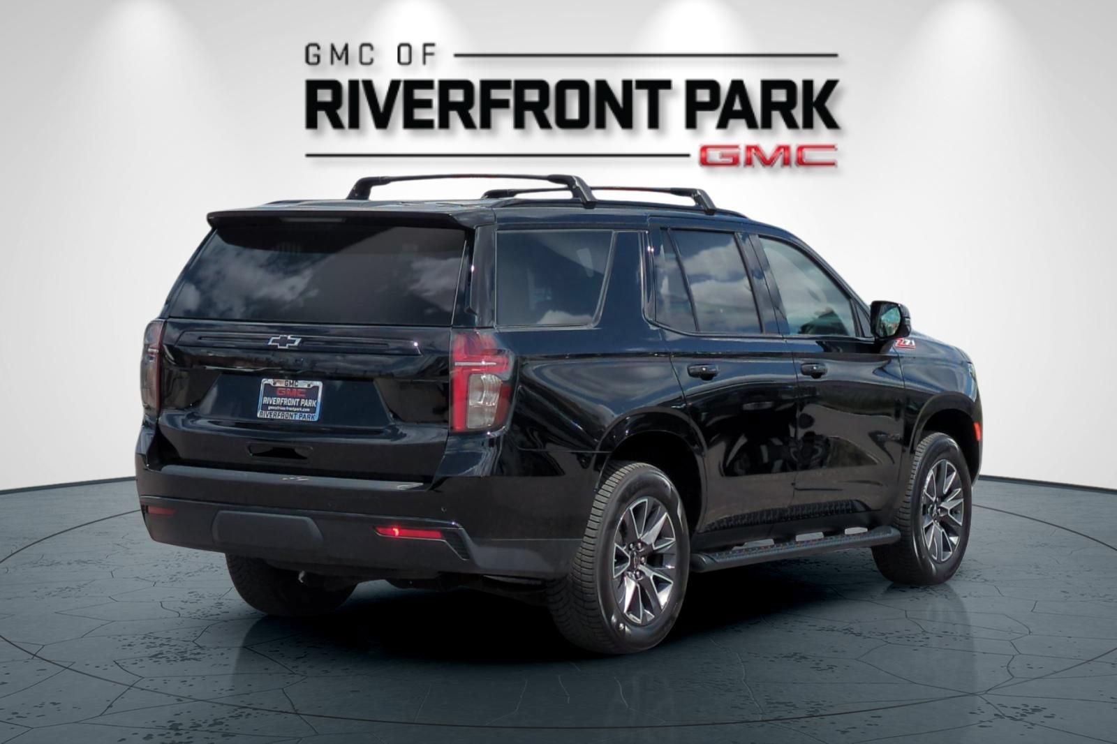 Used 2023 Chevrolet Tahoe Z71 w/ Luxury Package AWD/4WD image 3