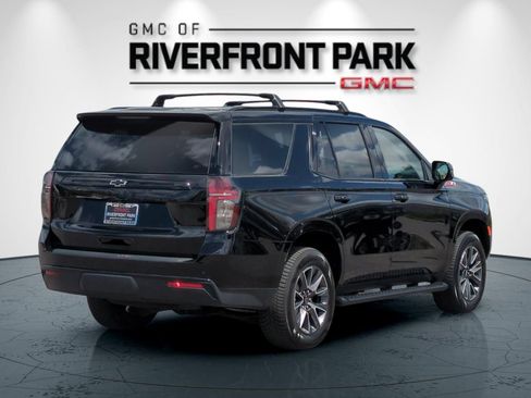 Used 2023 Chevrolet Tahoe Z71 w/ Luxury Package AWD/4WD image 3