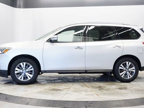 Used 2019 Nissan Pathfinder SL image 2
