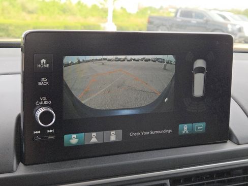 Used 2024 Honda Pilot Touring image 11