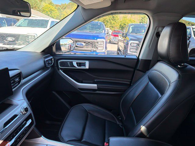 Used 2022 Ford Explorer XLT w/ Equipment Group 202A AWD/4WD image 29