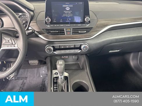 Used 2025 Nissan Altima 2.5 SV FWD image 31