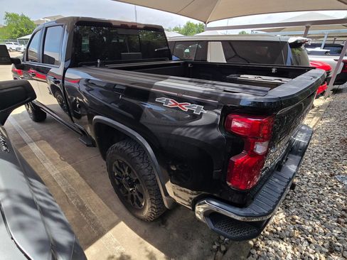 Used 2020 Chevrolet Silverado 2500 LT w/ Texas Edition AWD/4WD image 7