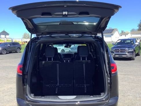 Certified 2023 Chrysler Pacifica Touring-L w/ S Appearance Package AWD/4WD image 24