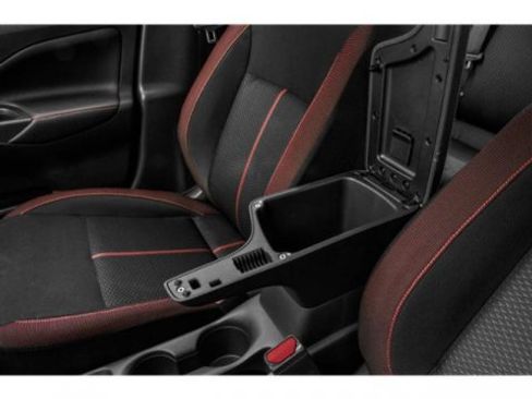 Used 2021 Nissan Versa SR image 17